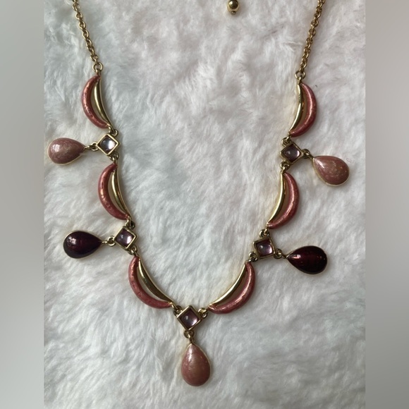 Pretty‎ Necklace - Picture 1 of 5
